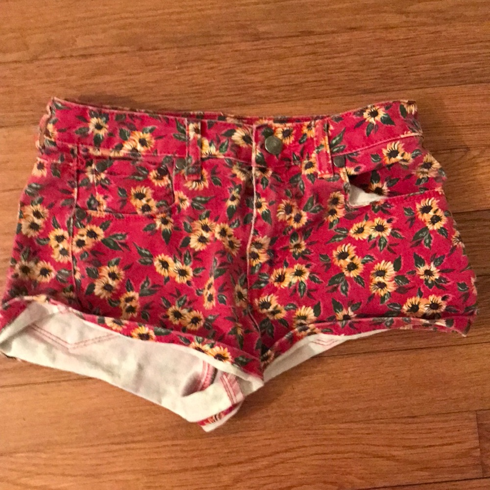 Red Sunflower Short Shorts